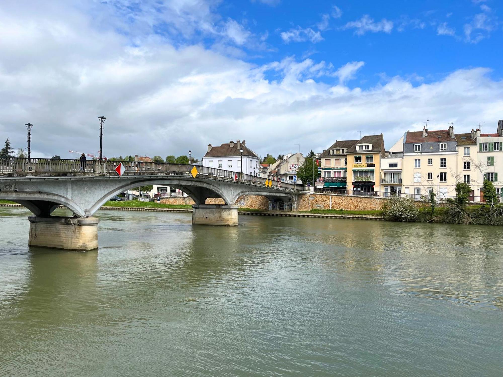 Paris Cocon - Disneyland, Parking, Hypercentre, Train Station Lagny 外观 照片